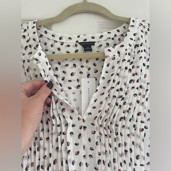 Ann Taylor White Pattern Blouse - Picture 2 of 4